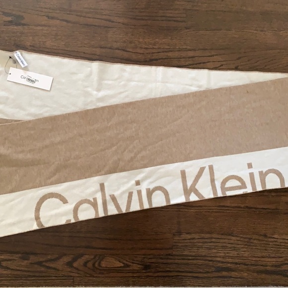 Calvin Klein Accessories - HP 🌟 scarf